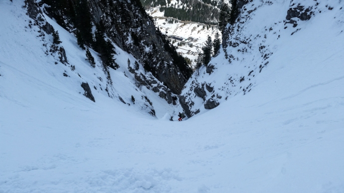 The couloir that drops down into Switzerland...where a bus will happily take you back to France.